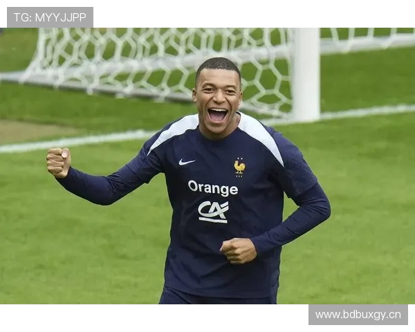 姆巴佩周末又晒手表，普通人看了怀疑人生这是买菜还是买表？